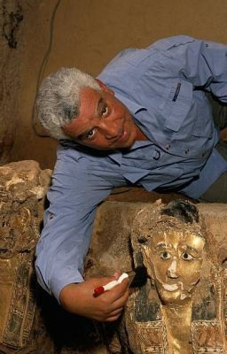 Zahi Hawass: Tales From Ancient Egypt, A Journey Through Time and Whispers of Pharaohs!